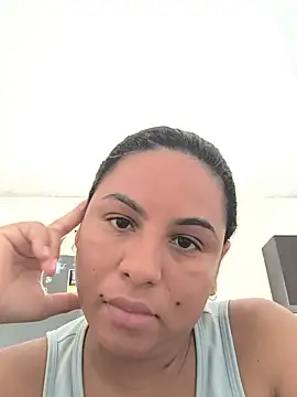 Snapshot of Francesca_ferrari chatting on 06-04-26, 03:06 Francesca ferrari online show from 06-04-26, 03:06