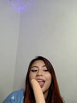Snapshot of Scarlet_garnet chatting on 10-19-25, 04:48 Scarlet garnet online show from 10-19-25, 04:48
