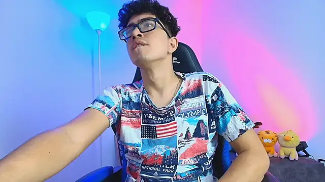 TylerWhite  online show from 12-17-25, 04:28