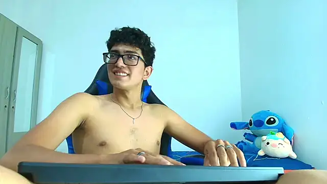 Snapshot of TylerWhite_ chatting on 03-22-25, 10:26 TylerWhite online show from 03-22-25, 10:26