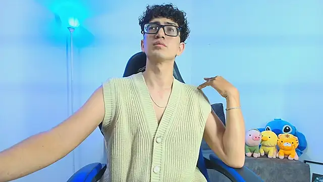 TylerWhite  online show from 10-31-25, 05:04