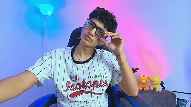 TylerWhite  online show from 12-14-25, 03:46