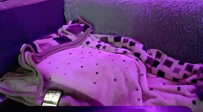 Snapshot of pinnklinkk chatting on 02-12-25, 10:35 pinnklinkk online show from 02-12-25, 10:35