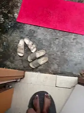 Snapshot of therawnomad chatting on 10-29-25, 07:40 therawnomad online show from 10-29-25, 07:40