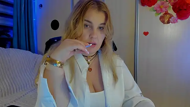 CoraSwon online show from 11-25-25, 07:36