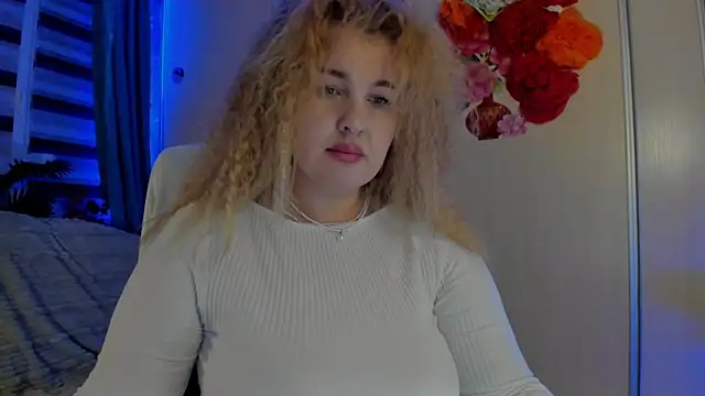 CoraSwon online show from 11-06-25, 10:58