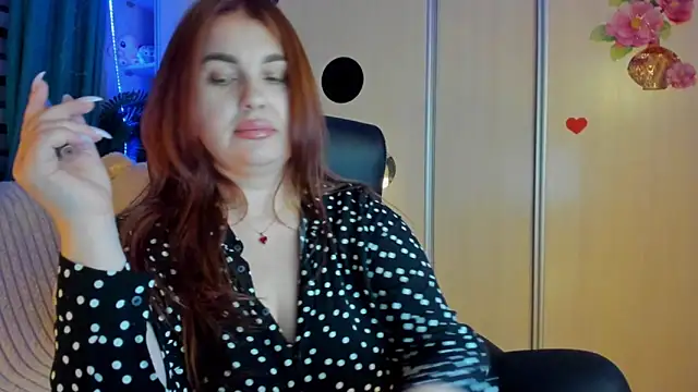 CoraSwon online show from 04-16-26, 05:14