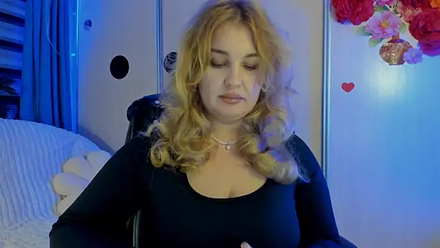 CoraSwon online show from 11-26-25, 07:36