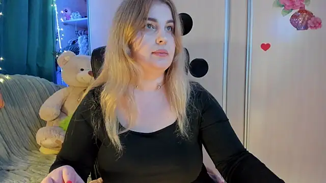 CoraSwon online show from 03-09-26, 05:49