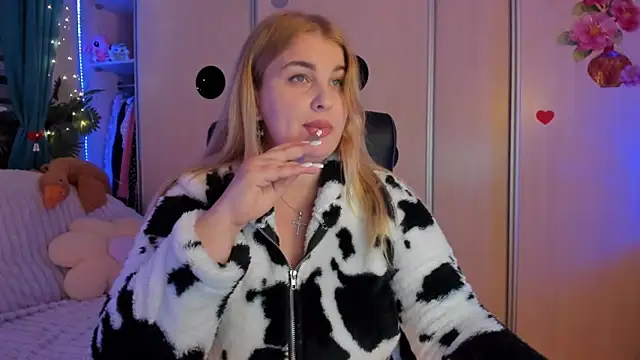 CoraSwon online show from 02-06-26, 05:31