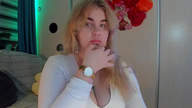 CoraSwon online show from 10-27-25, 11:27