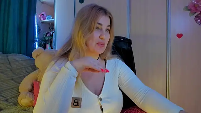 CoraSwon online show from 03-06-26, 12:22