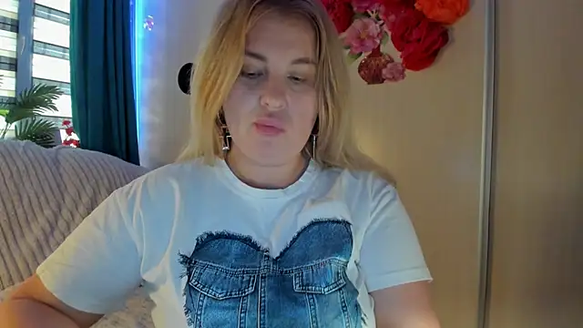 CoraSwon online show from 10-20-25, 07:53