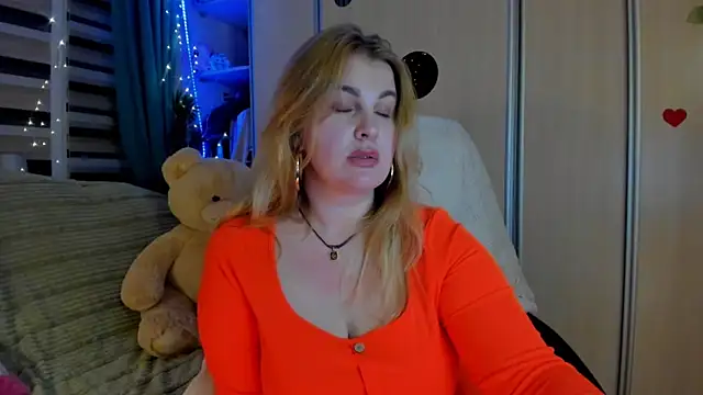 CoraSwon online show from 03-24-26, 06:52