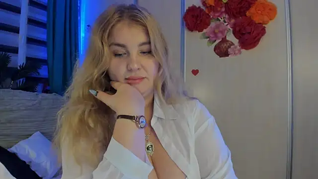 CoraSwon online show from 10-18-25, 09:39