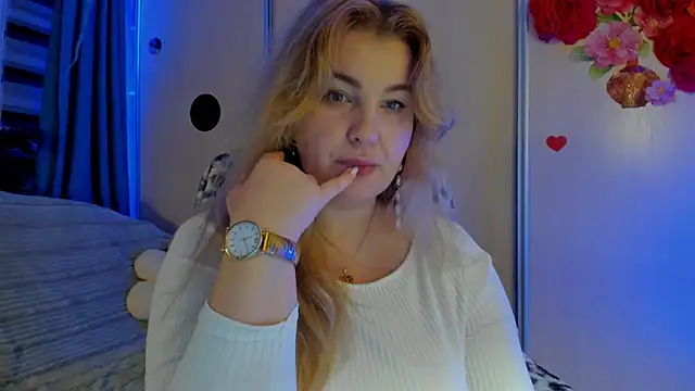 CoraSwon online show from 11-20-25, 10:52