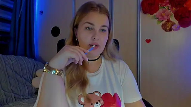 CoraSwon online show from 11-17-25, 05:50