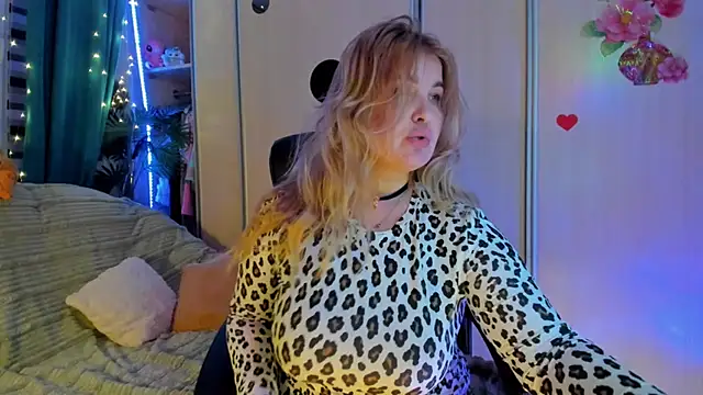 CoraSwon online show from 02-22-26, 05:03