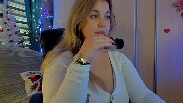 CoraSwon online show from 12-23-25, 09:19