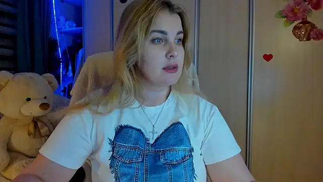 CoraSwon online show from 03-25-26, 07:24