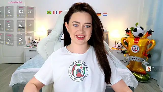 Snapshot of ariel_grand chatting on 06-17-26, 01:21 ariel grand online show from 06-17-26, 01:21