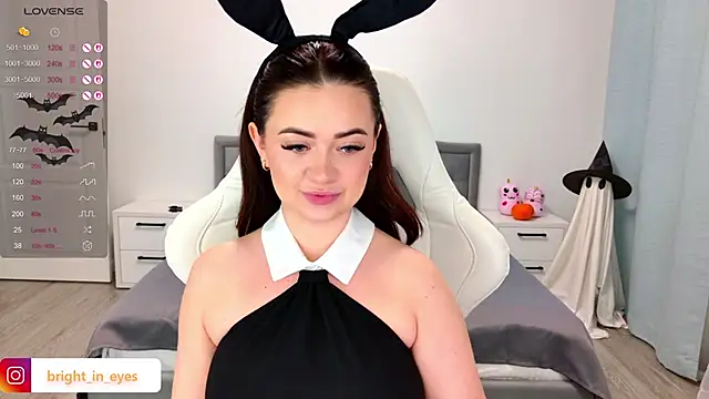 ariel grand online show from 10-31-25, 06:10