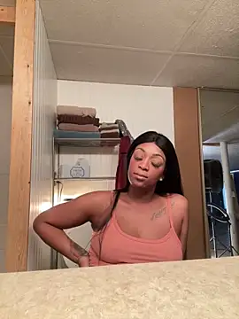 Snapshot of KLoveeee chatting on 10-27-25, 07:15 KLoveeee online show from 10-27-25, 07:15