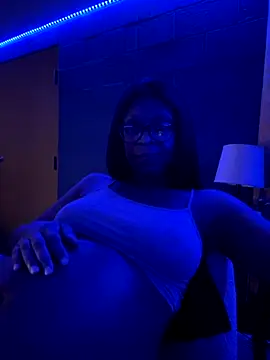 Snapshot of KLoveeee chatting on 11-27-25, 01:39 KLoveeee online show from 11-27-25, 01:39