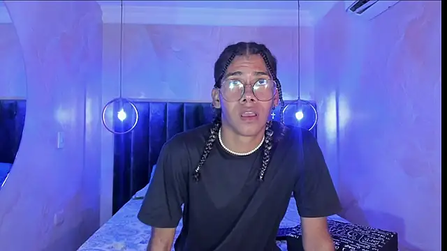 Snapshot of Maxim-Walker chatting on 11-04-25, 03:10 Maxim-Walker online show from 11-04-25, 03:10