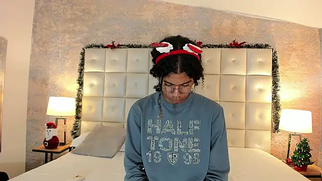 Snapshot of Maxim-Walker chatting on 12-20-25, 03:09 Maxim-Walker online show from 12-20-25, 03:09