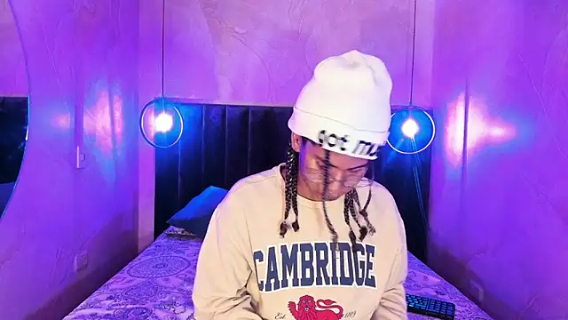 Snapshot of Maxim-Walker chatting on 11-24-25, 03:06 Maxim-Walker online show from 11-24-25, 03:06