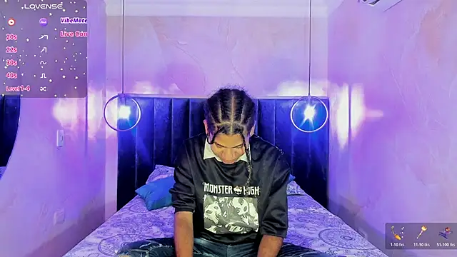 Snapshot of Maxim-Walker chatting on 11-10-25, 03:00 Maxim-Walker online show from 11-10-25, 03:00