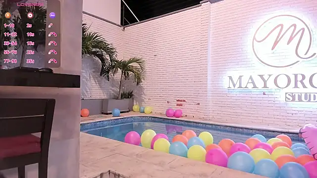 Snapshot of Maxim-Walker chatting on 10-31-25, 03:36 Maxim-Walker online show from 10-31-25, 03:36