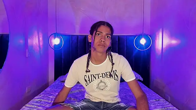 Snapshot of Maxim-Walker chatting on 11-20-25, 03:07 Maxim-Walker online show from 11-20-25, 03:07