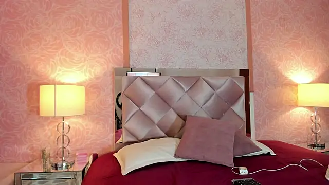 Snapshot of Maxim-Walker chatting on 11-16-25, 03:11 Maxim-Walker online show from 11-16-25, 03:11