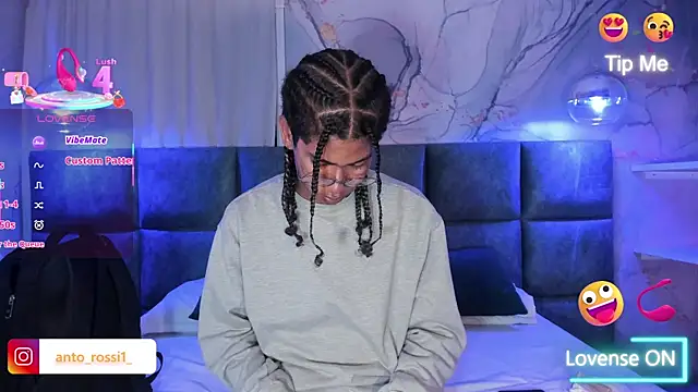 Snapshot of Maxim-Walker chatting on 12-05-25, 03:27 Maxim-Walker online show from 12-05-25, 03:27