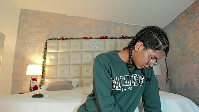 Snapshot of Maxim-Walker chatting on 01-07-26, 03:22 Maxim-Walker online show from 01-07-26, 03:22