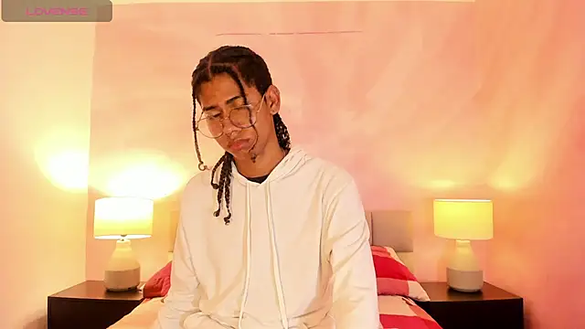 Snapshot of Maxim-Walker chatting on 11-17-25, 03:10 Maxim-Walker online show from 11-17-25, 03:10