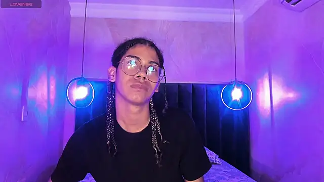 Snapshot of Maxim-Walker chatting on 11-22-25, 03:16 Maxim-Walker online show from 11-22-25, 03:16