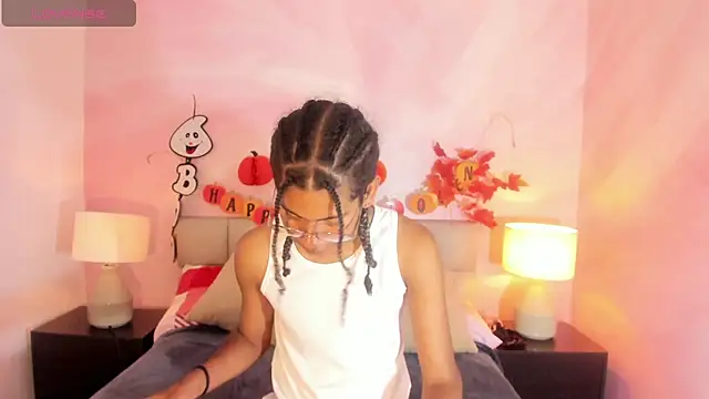 Snapshot of Maxim-Walker chatting on 10-25-25, 03:06 Maxim-Walker online show from 10-25-25, 03:06