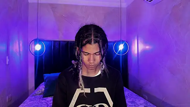 Snapshot of Maxim-Walker chatting on 11-27-25, 03:07 Maxim-Walker online show from 11-27-25, 03:07