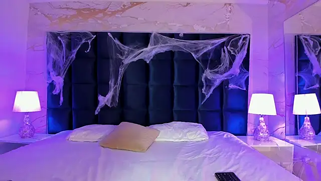 Snapshot of Maxim-Walker chatting on 10-30-25, 03:16 Maxim-Walker online show from 10-30-25, 03:16