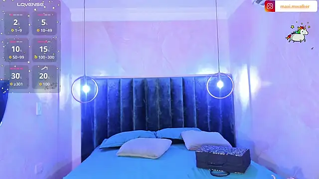 Snapshot of Maxim-Walker chatting on 10-23-25, 03:05 Maxim-Walker online show from 10-23-25, 03:05