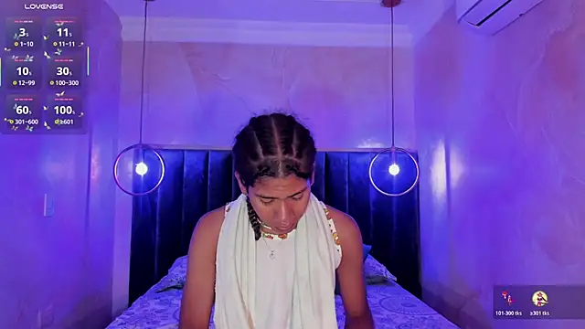 Snapshot of Maxim-Walker chatting on 10-29-25, 02:43 Maxim-Walker online show from 10-29-25, 02:43