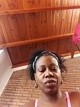 Snapshot of littlebrunett chatting on 09-22-25, 12:00 littlebrunett online show from 09-22-25, 12:00