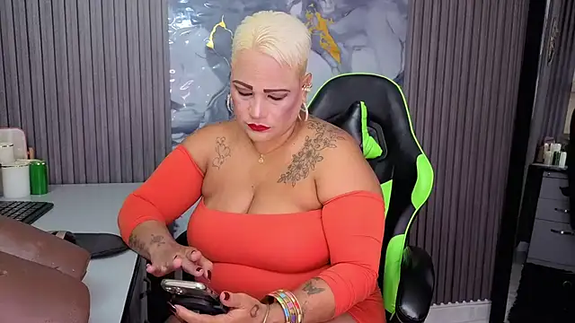 Snapshot of GianellaCox_ chatting on 04-18-26, 01:35 GianellaCox online show from 04-18-26, 01:35