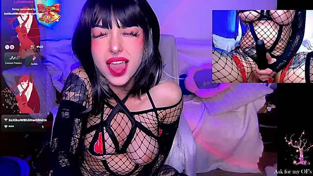 Snapshot of HollyDominic chatting on 12-14-25, 08:20 HollyDominic online show from 12-14-25, 08:20