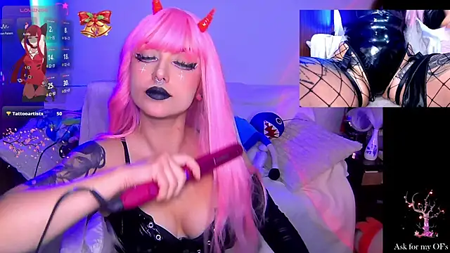 Snapshot of HollyDominic chatting on 12-05-25, 08:50 HollyDominic online show from 12-05-25, 08:50