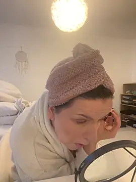 Snapshot of Off__Melonenmandy chatting on 10-13-25, 05:31 Off Melonenmandy online show from 10-13-25, 05:31