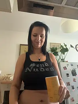 Snapshot of Off__Melonenmandy chatting on 09-17-25, 10:39 Off Melonenmandy online show from 09-17-25, 10:39